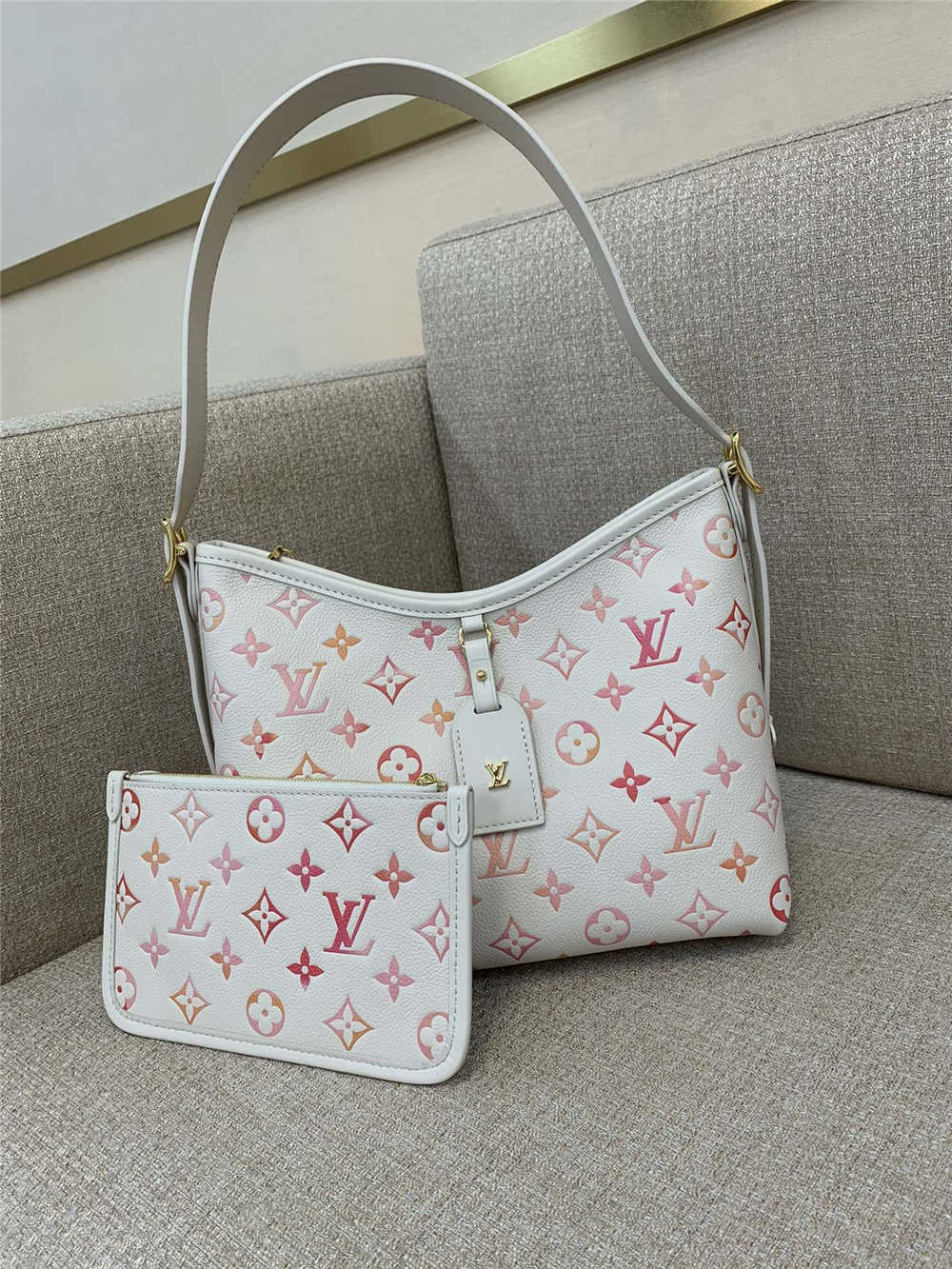 Louis Vuitton CARRYALL  M24652  size：29.5x24x12cm 2025 new 